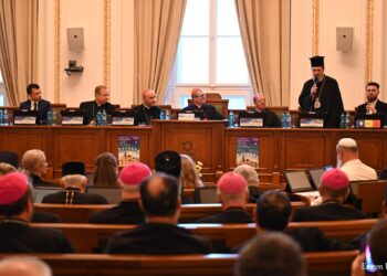 PS Episcopul Sofronie la intalnirea episcopilor catolici orientali din Europa care se tine la Oradea: Păstrând cu sfințenie ceea ce am moștenit, avem nădejdea unui viitor luminos în brațele lui Dumnezeu