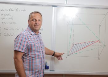 Știe rețeta succesului. Profesorul Iulius Timar anunță deschiderea unui centru de testare al elevilor de clasa a VIII -a pentru susținerea Evaluării Naționale