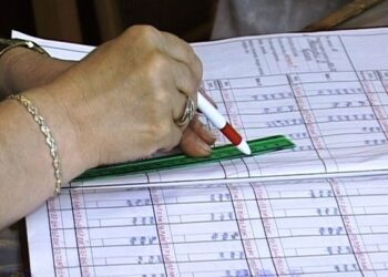 Nota 1 la muzică a unui elev a fost anulată de instanță