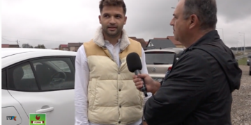 Andrei Tăut, tânărul de 33 de ani, care produce la Haieu singurul triciclu electric omologat în Europa. Printre utilizatori: fostul prefect Dumitru Tiplea