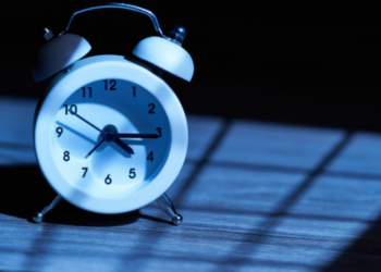 În noaptea asta trecem la ora de iarna. Ora 4 devine ora 3. Cum ne afectează