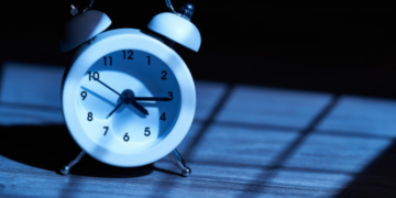 În noaptea asta trecem la ora de iarna. Ora 4 devine ora 3. Cum ne afectează