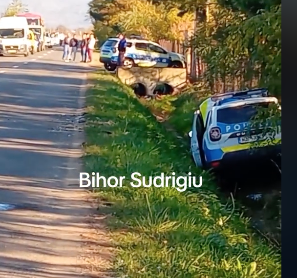 Accident la Sudrigiu. O mașină a Poliției a ajuns în sanț