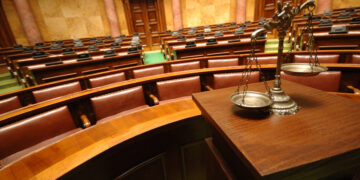 RIL: admisibilitatea probei cu înregistrarea unei convorbiri telefonice între un salariat și un alt salariat sau reprezentant al angajatorului, solicitată într-un litigiu împotriva angajatorului