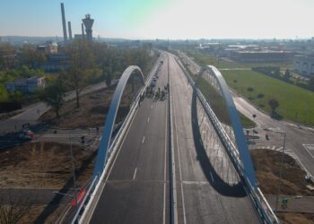 Pasajul sub care trece tram-train-ul, inaugurat. Construit peste sensul giratoriu de pe Calea Borșului
