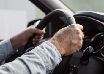 Bărbat reținut după ce a lovit intenționat cu mașina fosta parteneră