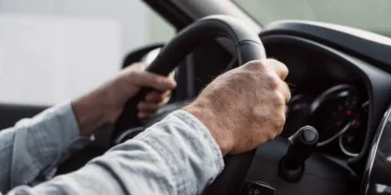 Bărbat reținut după ce a lovit intenționat cu mașina fosta parteneră