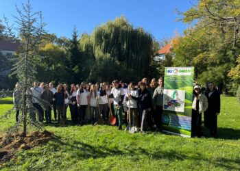 EU GREEN – elevi, studenți și profesori au plantat, cu gândul la viitor