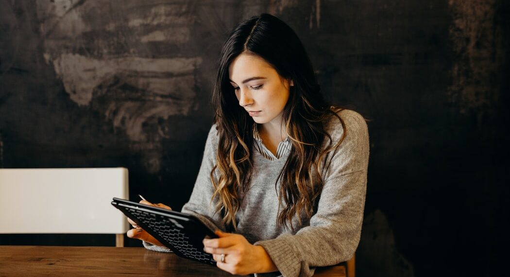 Peste 6.800 de femei și-au depus proiectele în cadrul programului „Femeia Antreprenor”