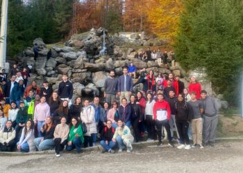 Studenți din toate colțurile lumii leagă prietenii la Stâna de Vale