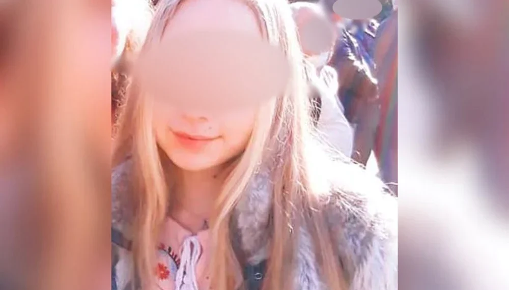 Eleva de la Colegiul Vuia, care l-a înjunghiat pe pedagog, în arest la domiciliu