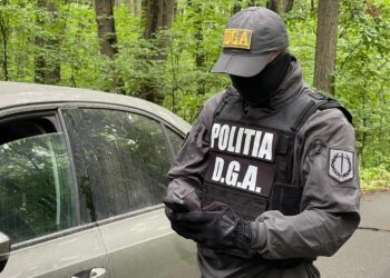 Polițist, arestat preventiv pentru 30 de zile după ce ieri a fost prins în flagrant de luare de mită