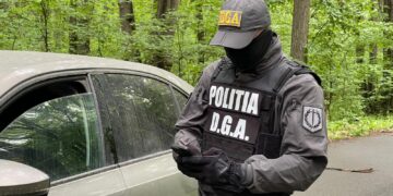 Polițist, arestat preventiv pentru 30 de zile după ce ieri a fost prins în flagrant de luare de mită