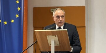 Pe 17 octombrie se constitue primele consilii locale alese pe 9 iunie. Noii primari intra în pâine