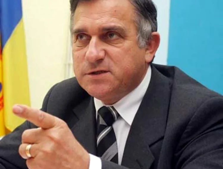 Gheorghe Funar a cerut la Tribunalul Bihor „sancționarea liderilor PNL ” și „scoaterea în afara legii și desființarea PNL” și a contestat candidaturile PNL la Parlament
