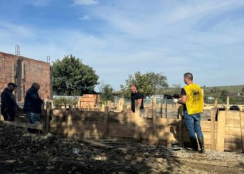 Promisiune respectată: AUR Bihor reconstruieşte casele distruse de inundaţii în Pechar