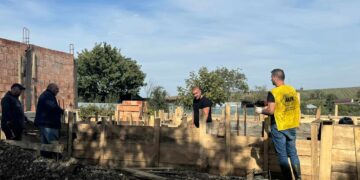 Promisiune respectată: AUR Bihor reconstruieşte casele distruse de inundaţii în Pechar