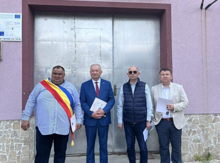 A murit primarul Ioan Man, la 51 de ani. Suferea de o boala gravă. Soția sa, Apolonia, preia conducerea Primăriei Finiș