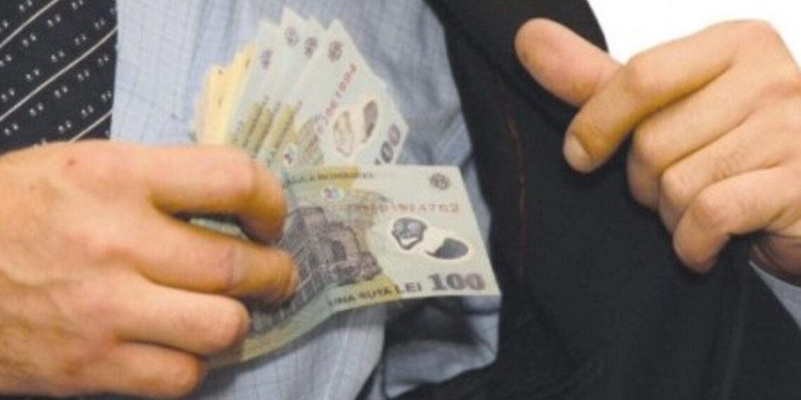 Avocat acuzat de luare de mită pus sub control judiciar