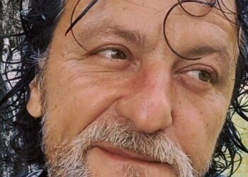 Sebi Lupu, actorul care a strâns 400 k urmăritorii postând poezie, întâlnire intimă și emoționantă cu iubitorii genului