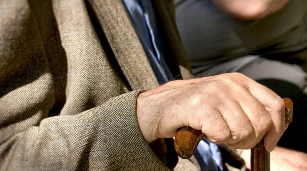 Hotârâre prealabilă privind calculul stagiului complet de cotizare ce trebuie realizat de asigurații cu handicap mediu