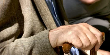 Hotârâre prealabilă privind calculul stagiului complet de cotizare ce trebuie realizat de asigurații cu handicap mediu