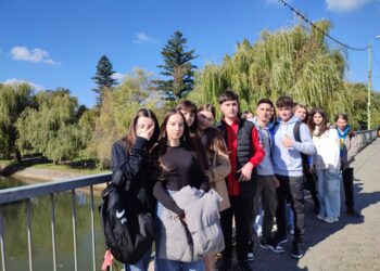 Vulcaniști la Timișoara – experiențe științifice și culturale inedite. Călătorie în univers la Planeta(riul) UVT