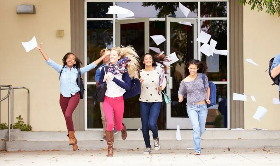 Elevii intra azi în vacanta de toamna