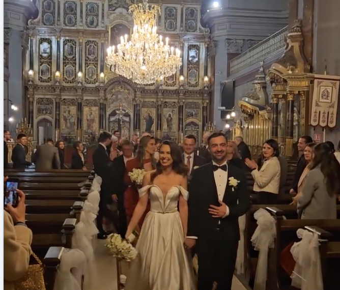 Nunta în lumea vip-urilor din Oradea. Fostul star orădean de la Vocea României si consilier al viceprimarului Antonia Nica, Denisa Mosincat, s-a căsătorit