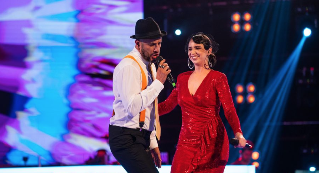 Teatrali și cu voci excepționale, salontanca Narcisa Badea și italianul Alessio Paddeu au pus în scenă un adevărat spectacol la Vocea României.„Sunt mândru că un moment ca ăsta aparține echipei Tudor!”