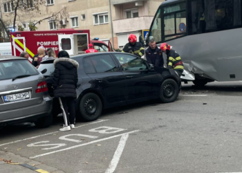 Trei mașini implicate într-un accident pe strada Bumbacului din Oradea