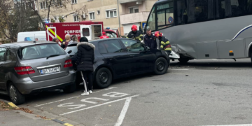 Trei mașini implicate într-un accident pe strada Bumbacului din Oradea