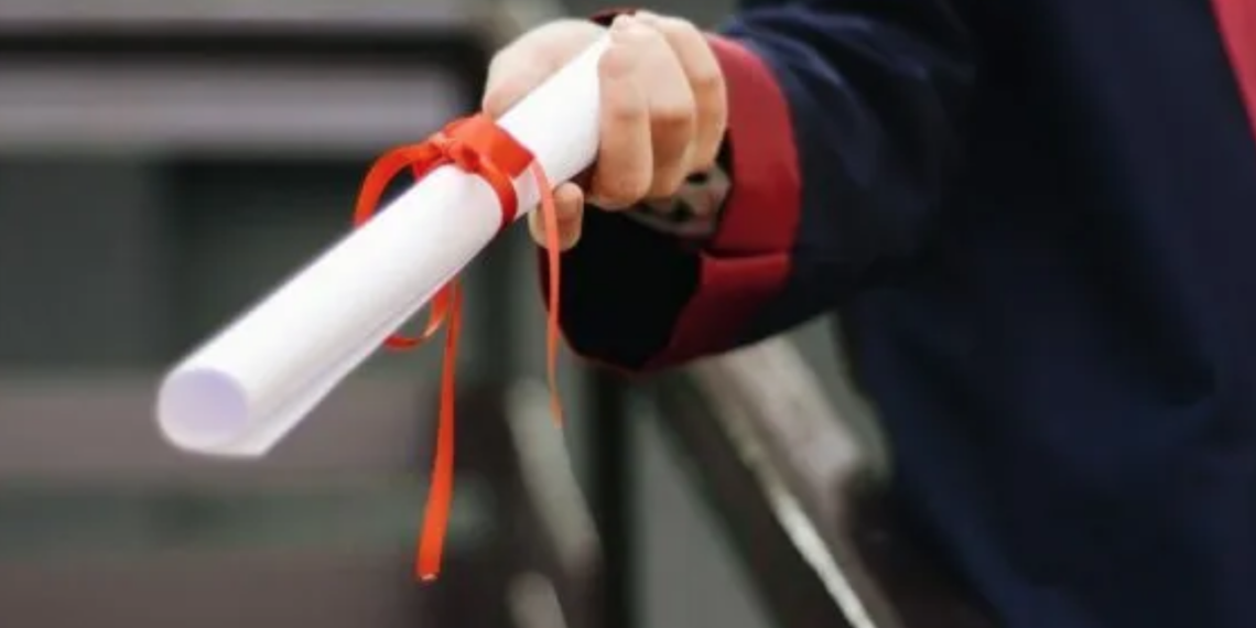 Nouă universități cer ca studenții de la masteratul didactic să fie obligați să urmeze o carieră în învățământul preuniversitar, „pentru o anumită perioadă”