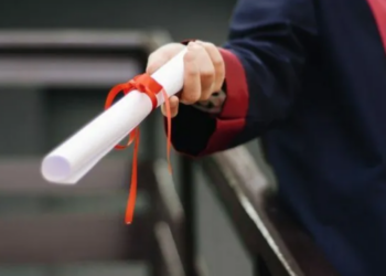 Nouă universități cer ca studenții de la masteratul didactic să fie obligați să urmeze o carieră în învățământul preuniversitar, „pentru o anumită perioadă”