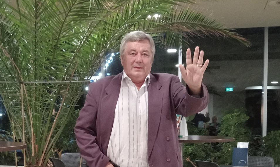 Orădeanul care a fost coleg de banca, în liceu, cu Gabriel Cotabita:Sunt convins că ai întâmpinat râzând ”personajul cu coasa”! Parcă te și aud : ”Madam .. fă pași” R.I.P