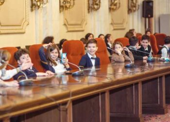 Nouă Lege privind drepturile copilului: copiii de peste 14 ani vor fi consultați anual de Guvern, Parlament și autoritățile locale pentru politici care le influențează drepturile
