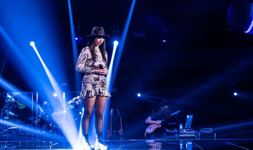 Video. Narcisa Badea, tânără din Salonta, care a încins scena la Vocea României cu „Highway to hell”