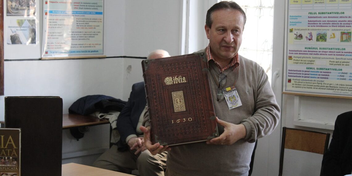 Deținuții din Penitenciarul Oradea, stimulați sa aprofundeze textele biblice