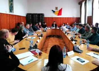 Tânărul consilier din Salonta, Bondár Zsolt, pe același scaun pe care a stat bunicul sau în urma cu 28 de ani