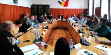 Tânărul consilier din Salonta, Bondár Zsolt, pe același scaun pe care a stat bunicul sau în urma cu 28 de ani