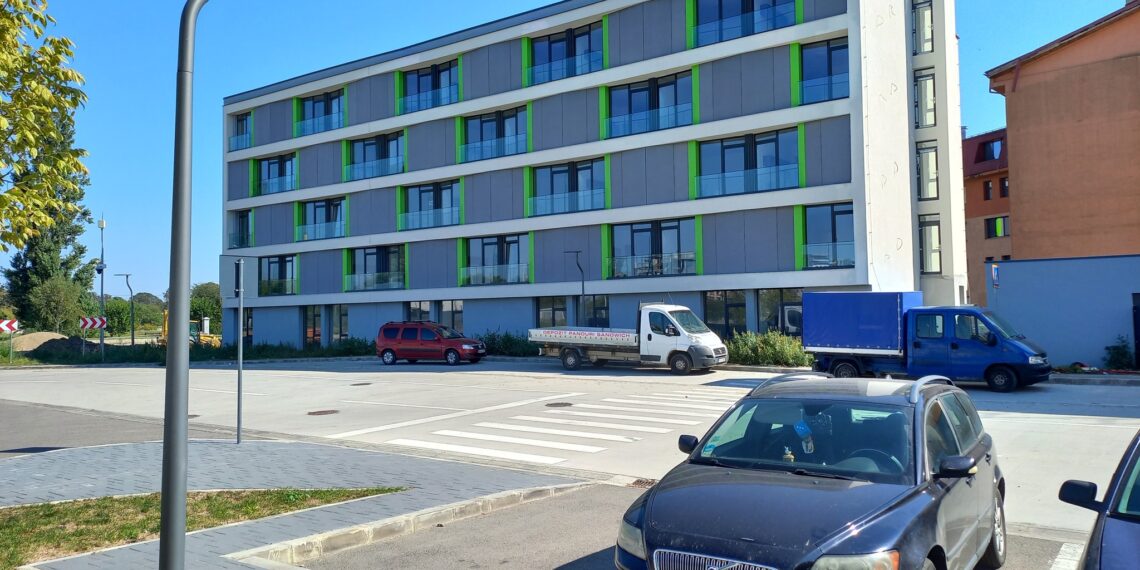 Camere pentru studenții căsătoriți ai U Oradea în noul cămin din Campusul central. Cât costa chiria