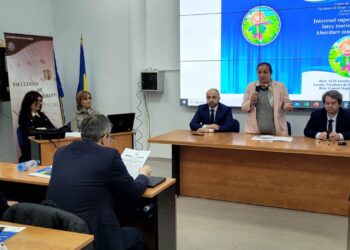 Judecători, procurori, avocați, reprezentanți ai Camerei Executorilor din Oradea și Alba-Iulia, ai Avocatului Poporului au vorbit despre interesul superior al copilului intre teorie și practica