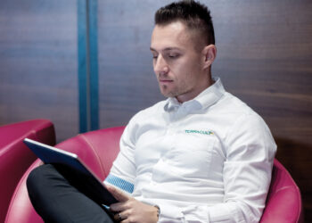 Orădeanul Emanuel Iercan, tânărul care conduce o firma care cultiva peste 7000 ha:„Nu e o soluţie pentru noi să achiziţionăm un teren cu credit verde pentru a practica no-till sau minimum-till şi să aşteptăm apoi profit” 