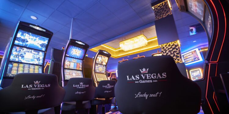 Primăria Oradea, supraimpozitare cu 50% a clădirilor și terenurilor celor ce fac bani din „păcănele”. În Oradea, peste 500 de firme de acest fel. Povara fiscala a orădenilor creste cu 10,4%