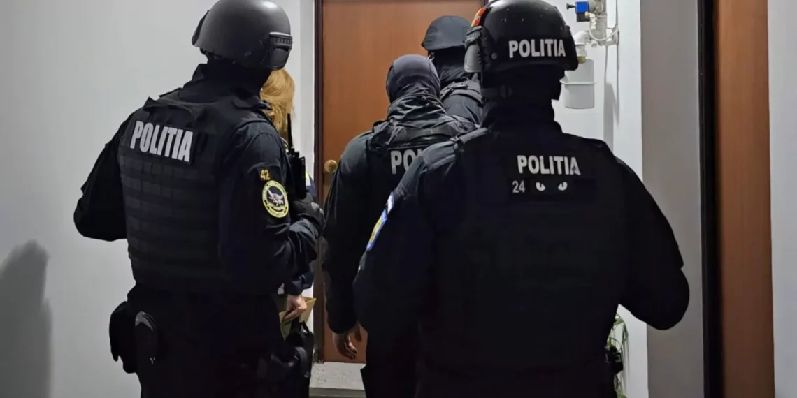 Percheziție la domiciliul unei avocate suspendate din Baroul Ilfov, suspectată de instigare la omor calificat / Ar fi tocmit un asasin care să ucidă trei persoane pe care le bănuiește de implicare în decesul fiului ei