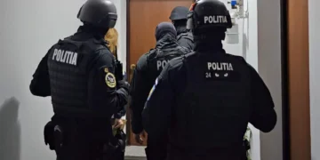 Percheziție la domiciliul unei avocate suspendate din Baroul Ilfov, suspectată de instigare la omor calificat / Ar fi tocmit un asasin care să ucidă trei persoane pe care le bănuiește de implicare în decesul fiului ei