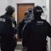 Percheziție la domiciliul unei avocate suspendate din Baroul Ilfov, suspectată de instigare la omor calificat / Ar fi tocmit un asasin care să ucidă trei persoane pe care le bănuiește de implicare în decesul fiului ei