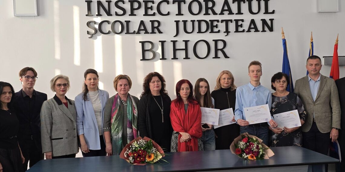 Elevii care au luat 10 la Bac și la Evaluare și profesorii lor, premiați de ISJ Bihor