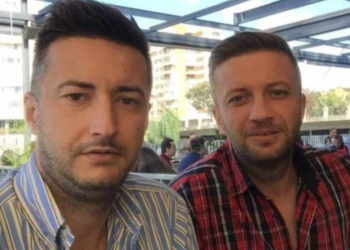 Polițistul Valentin Potre, judecat pentru trafic de influenţă, furt, şantaj, instigare la fals în înscrisuri sub semnătură privată după ce fratele sau a intrat în casa unui om de afaceri de unde a luat:6.000 de lei, un colier, o brăţară şi un ceas