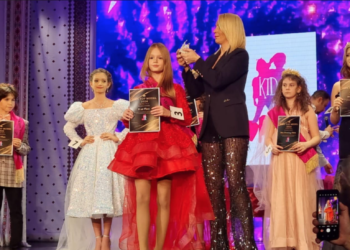 Orădeancă Kassandra Cristian, la 10 ani, pe podium la Top Model Kids. E campioana europeana la gimnastica ritmica și campioană mondială la modelling
